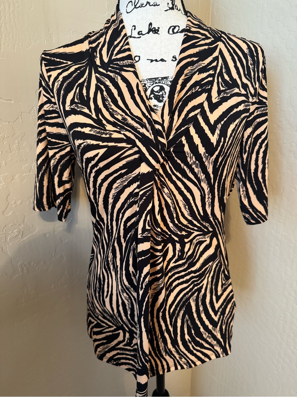 Carmen Marc Valvo Women's Short Sleeve Blouse Tiger Print Medium